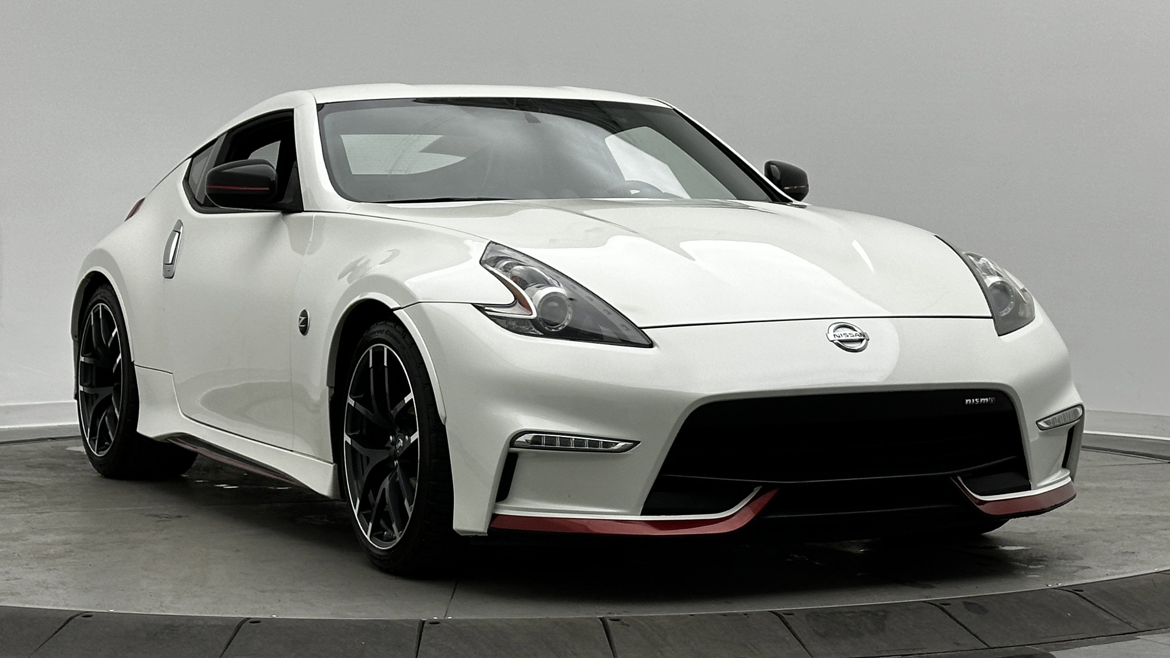 Used 2017 Nissan 370Z NISMO image 3
