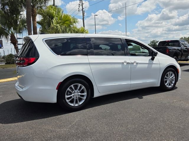 New 2026 Chrysler Pacifica Select FWD image 7