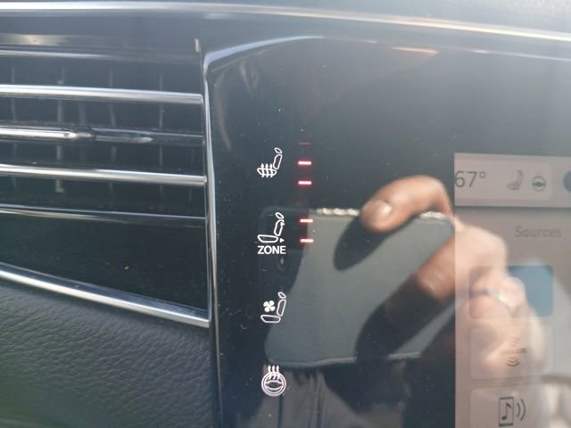 Used 2023 Jeep Wagoneer Series III w/ Premium Group I image 29