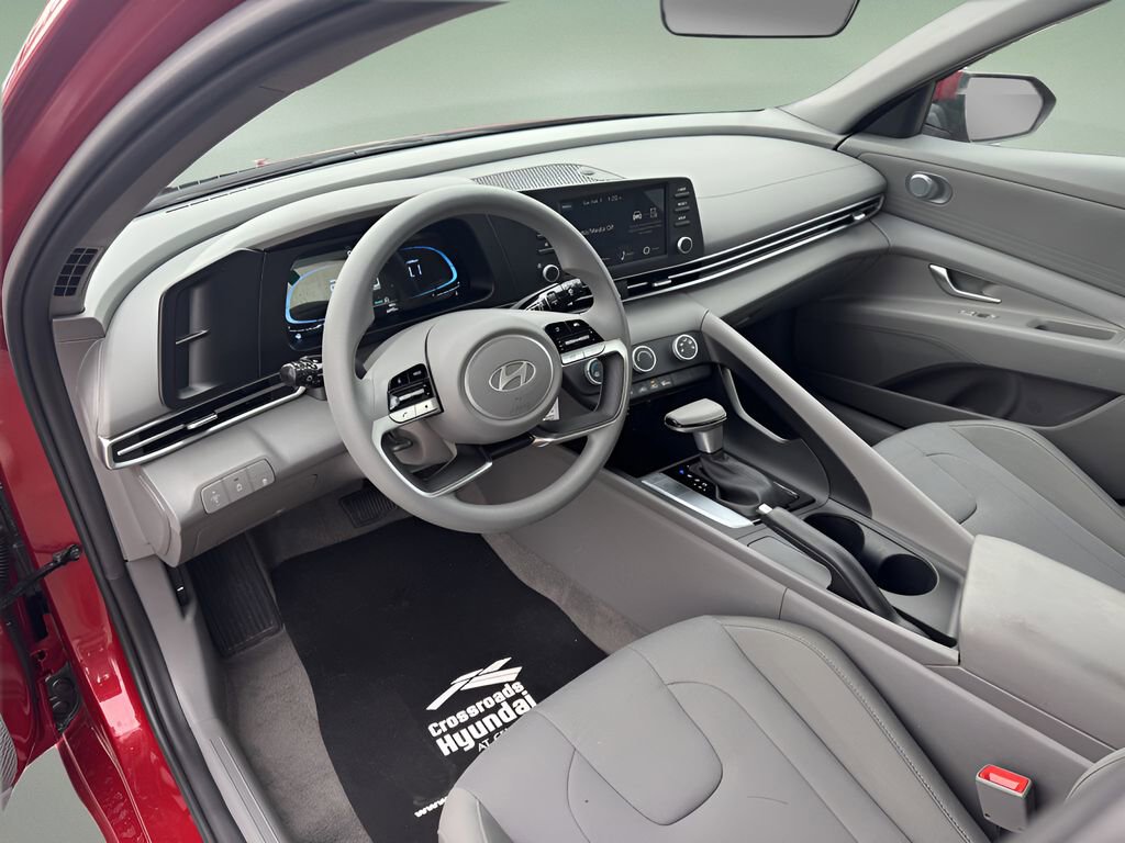 Used 2025 Hyundai Elantra SE image 20