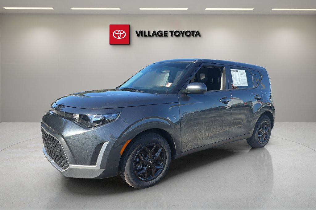 Used 2025 Kia Soul LX w/ LX Technology Package FWD image 9