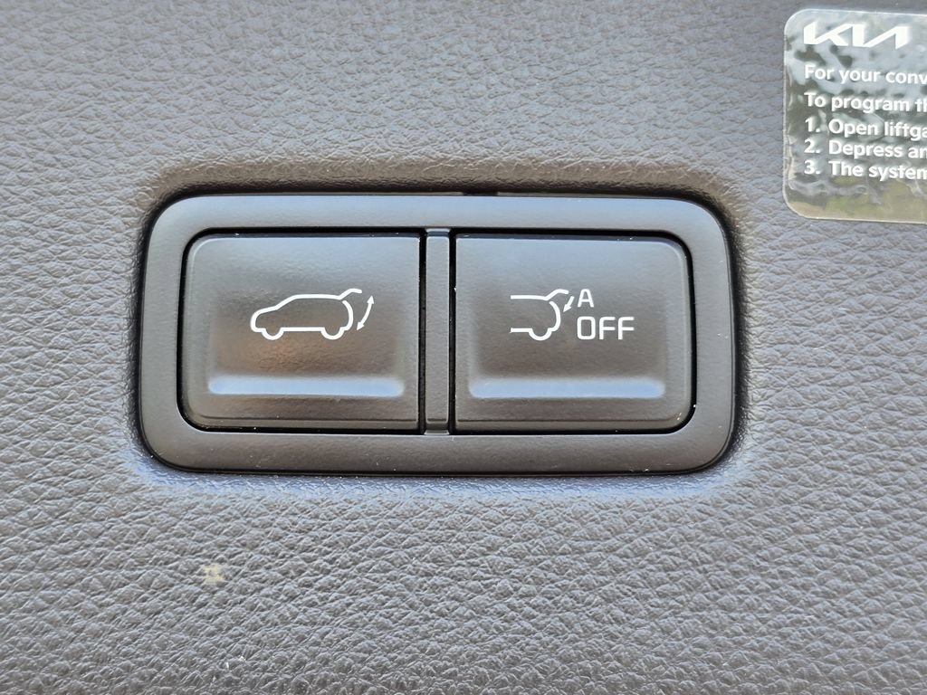 Certified 2024 Kia Carnival SX FWD image 16