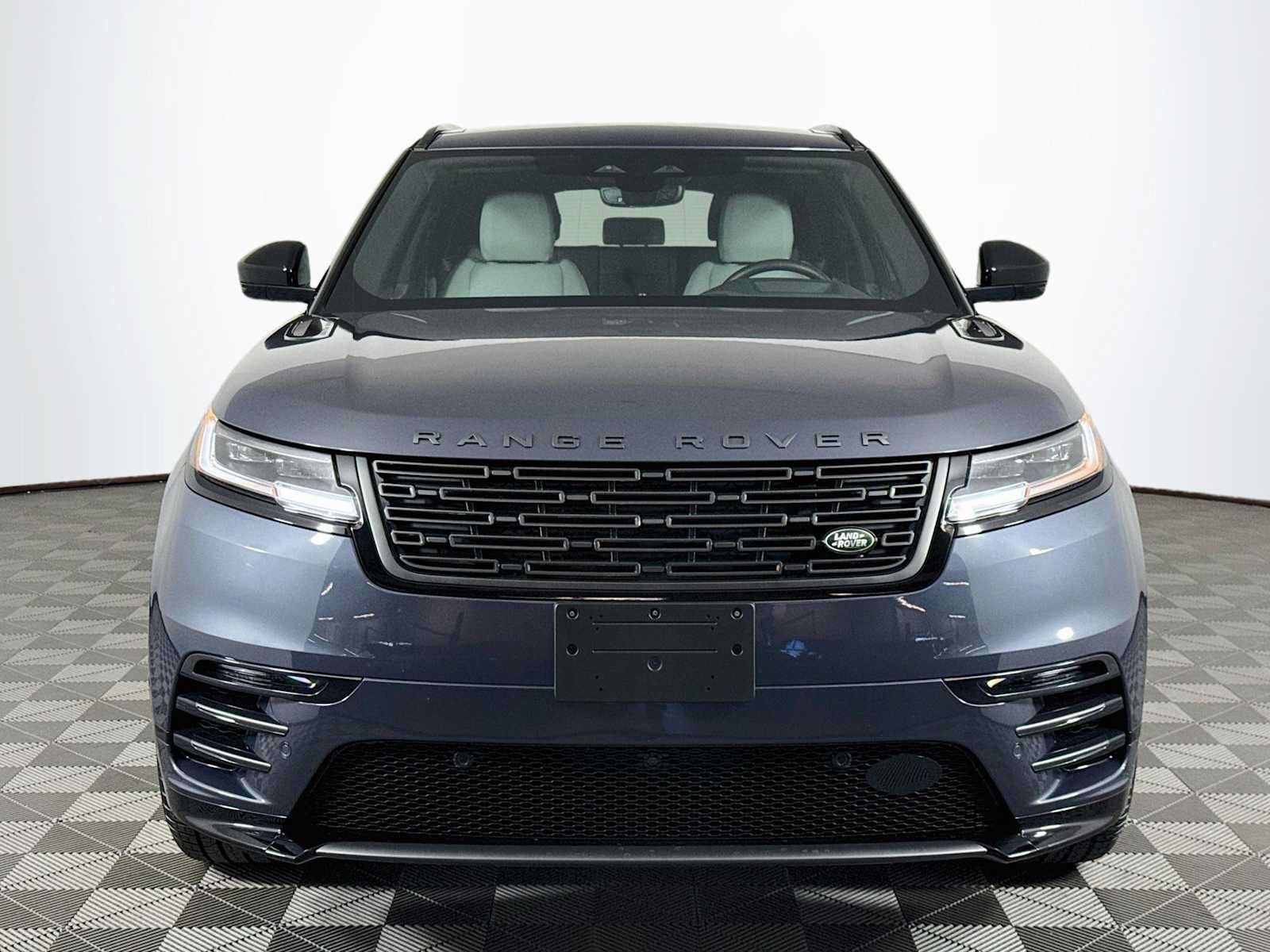 Used 2026 Land Rover Range Rover Velar Dynamic SE AWD/4WD image 2