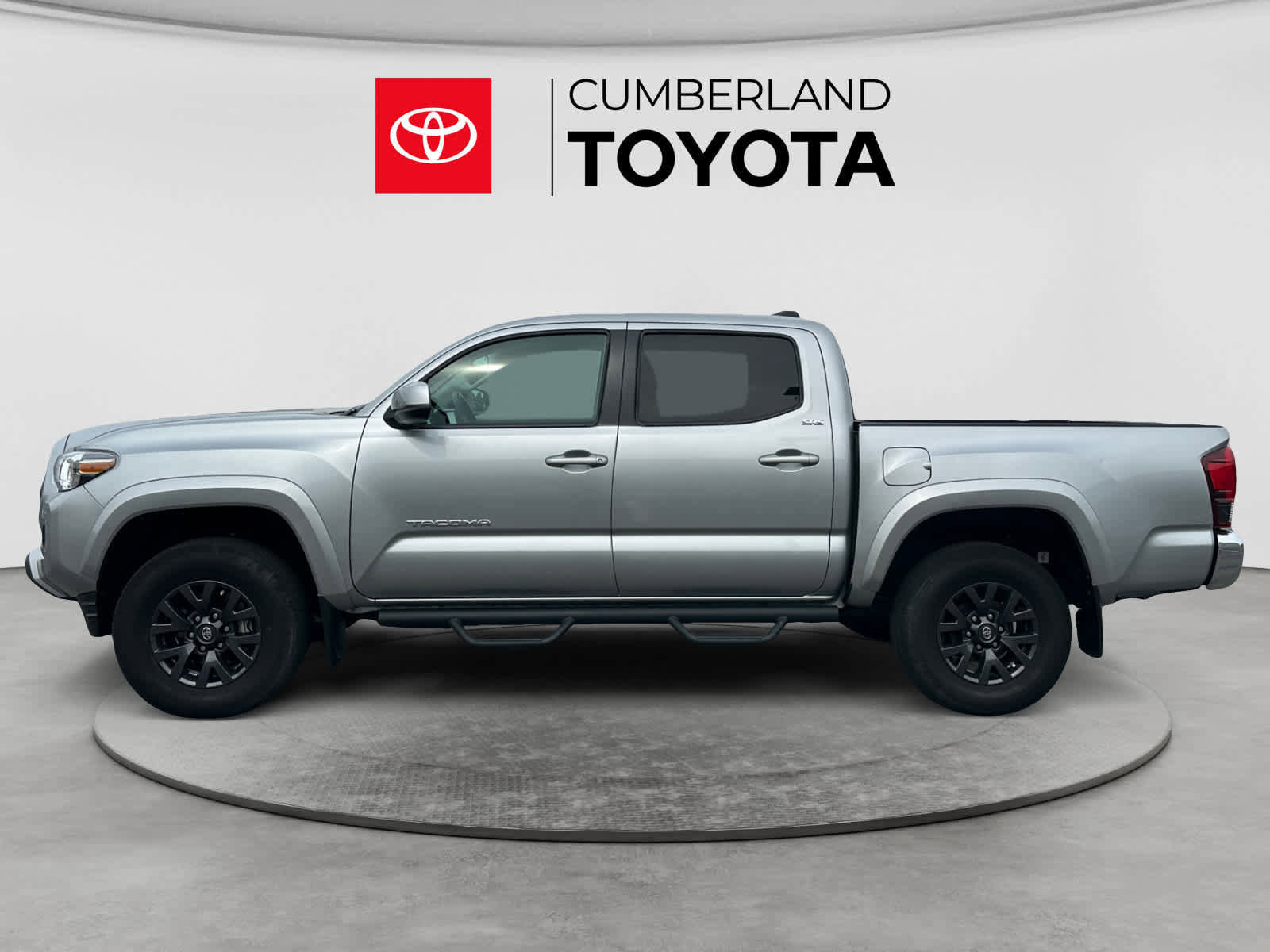 Used 2023 Toyota Tacoma SR5 AWD/4WD image 2