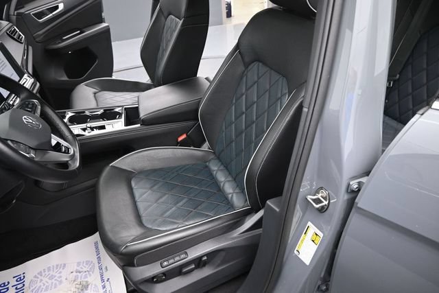 Used 2024 Volkswagen Atlas Cross Sport SEL Premium R-Line AWD/4WD image 19