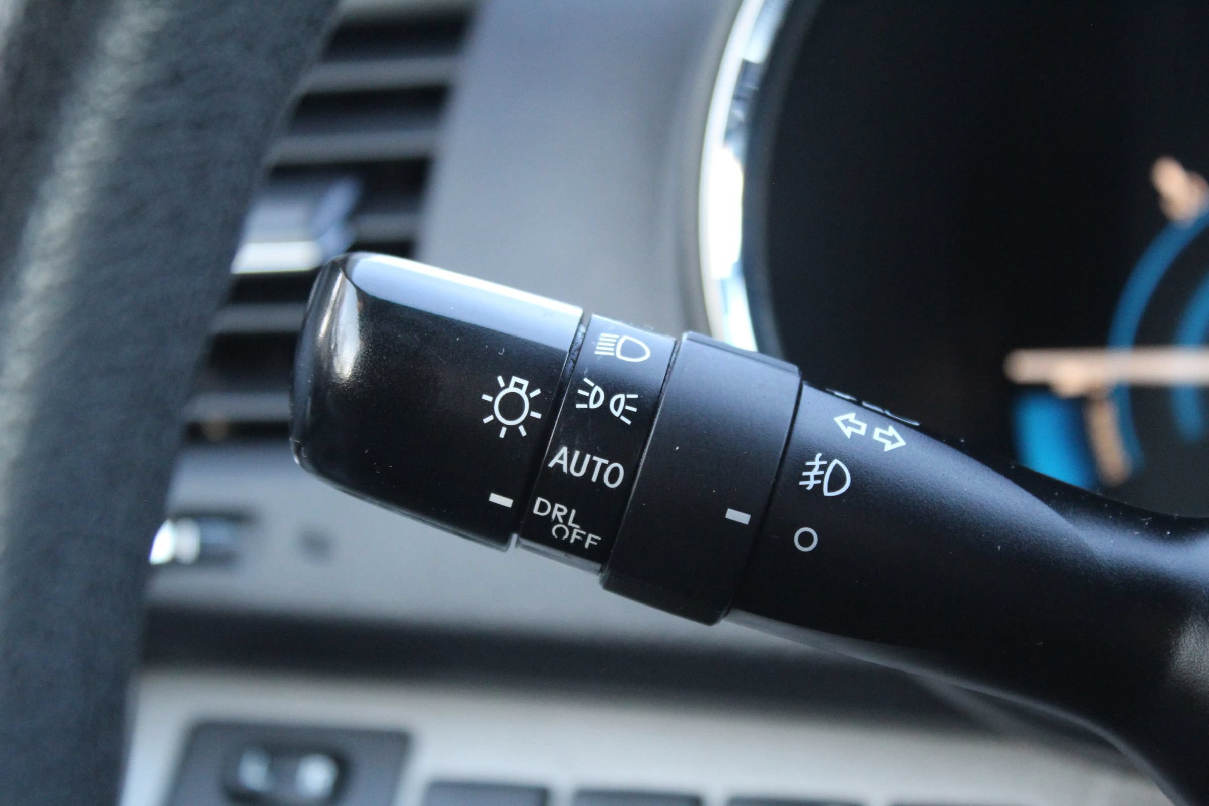 Used 2011 Toyota Highlander Hybrid w/ Cold Weather Pkg image 29