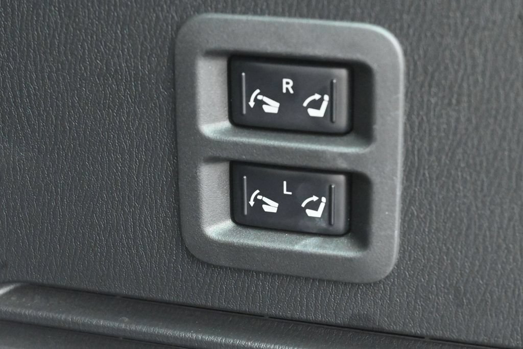 Used 2020 Nissan Armada Platinum w/ Captain's Chairs Package AWD/4WD image 37