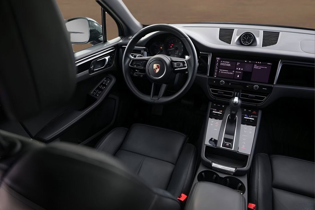 Used 2025 Porsche Macan image 27