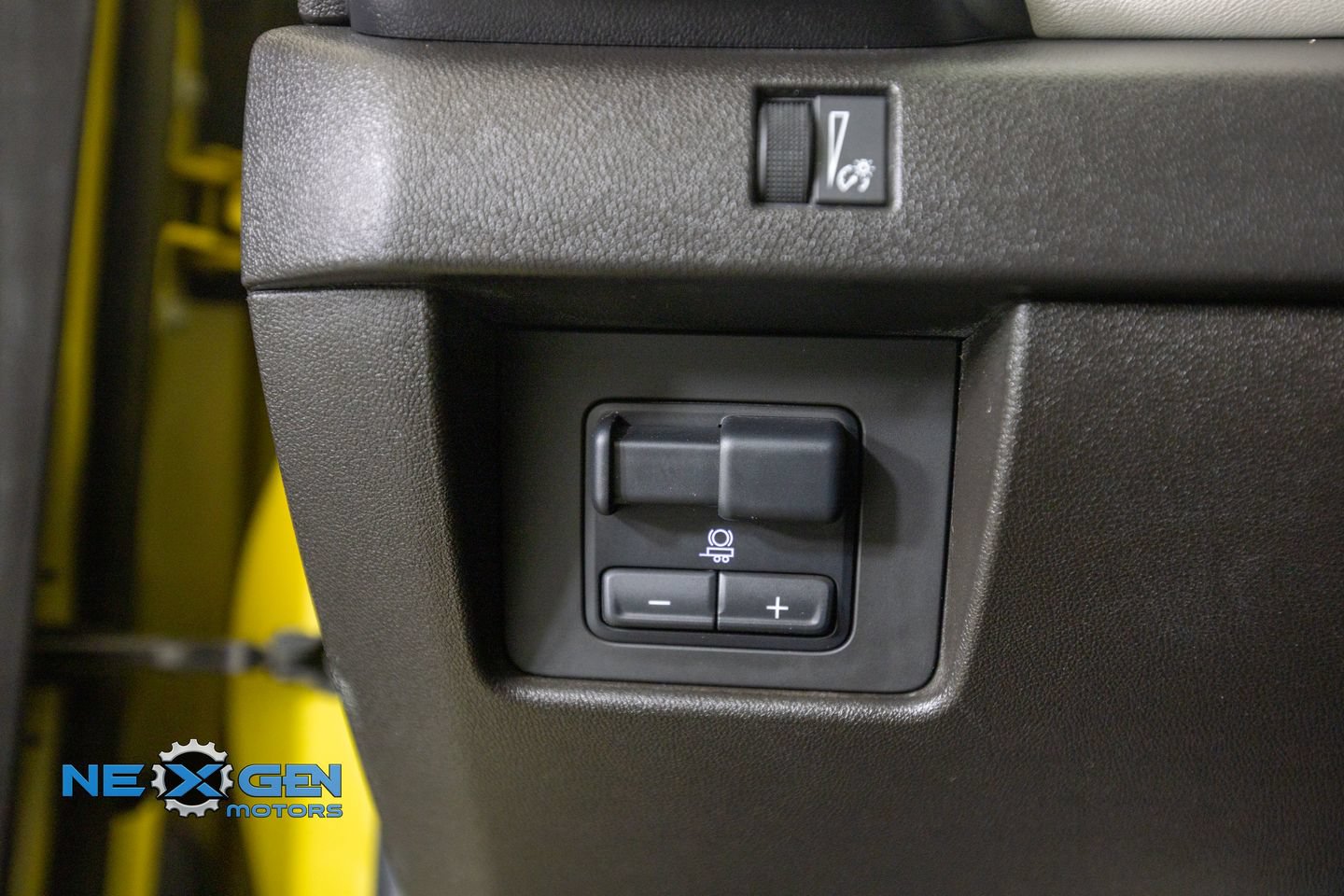 Used 2023 GMC Canyon AT4X AWD/4WD image 15