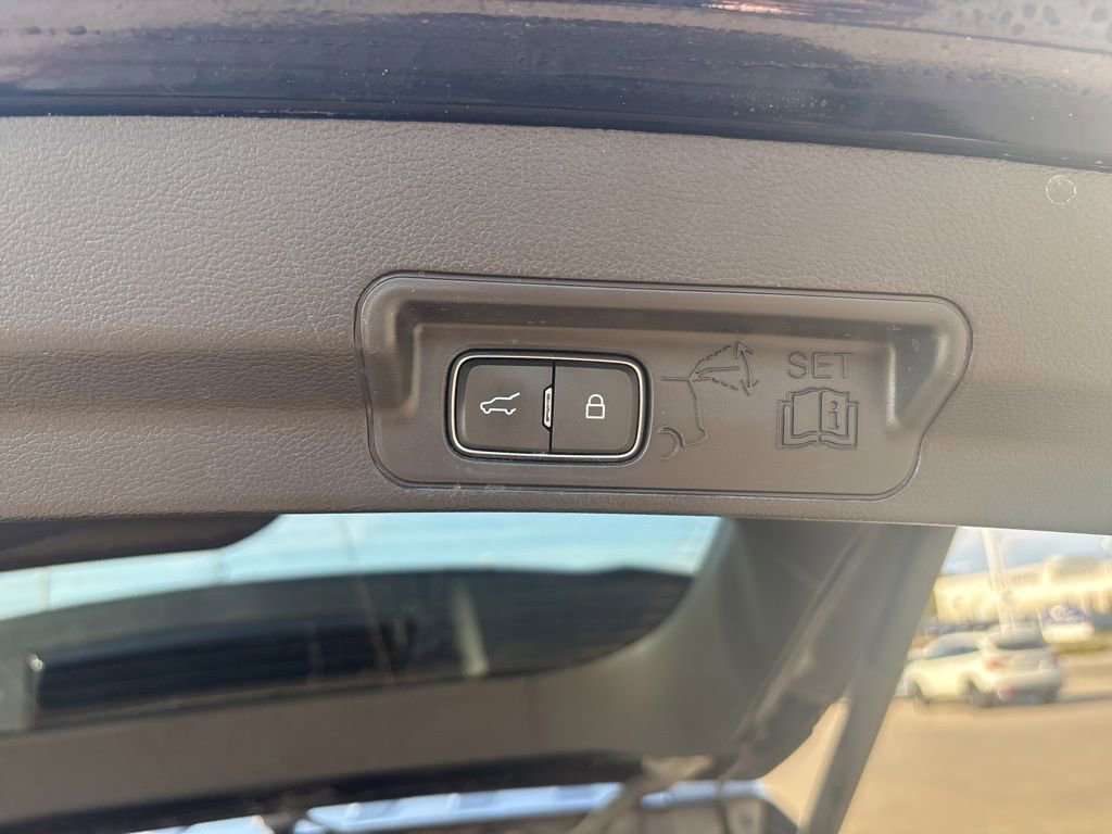 Used 2021 Ford Explorer XLT image 41