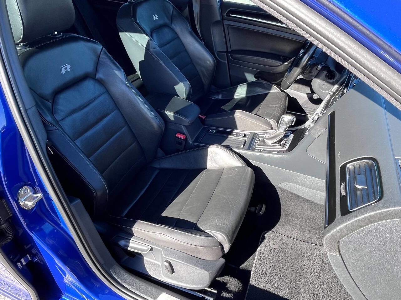 Used 2015 Volkswagen Golf R 4-Door image 24