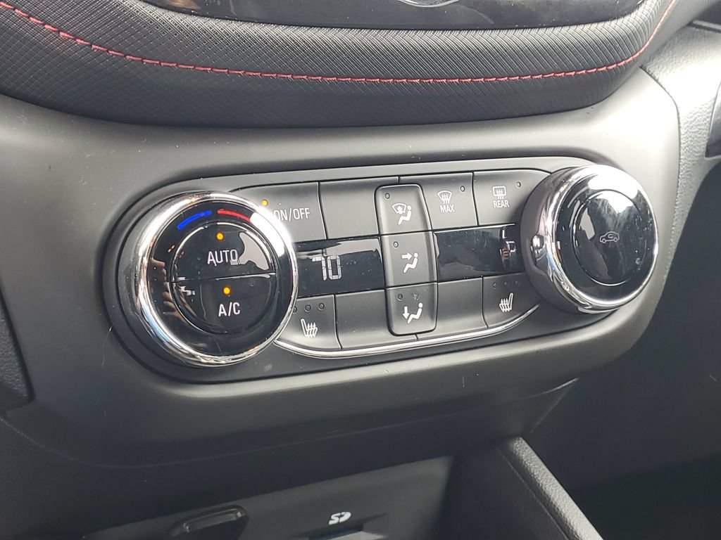 Used 2021 Chevrolet TrailBlazer RS w/ Technology Package AWD/4WD image 16