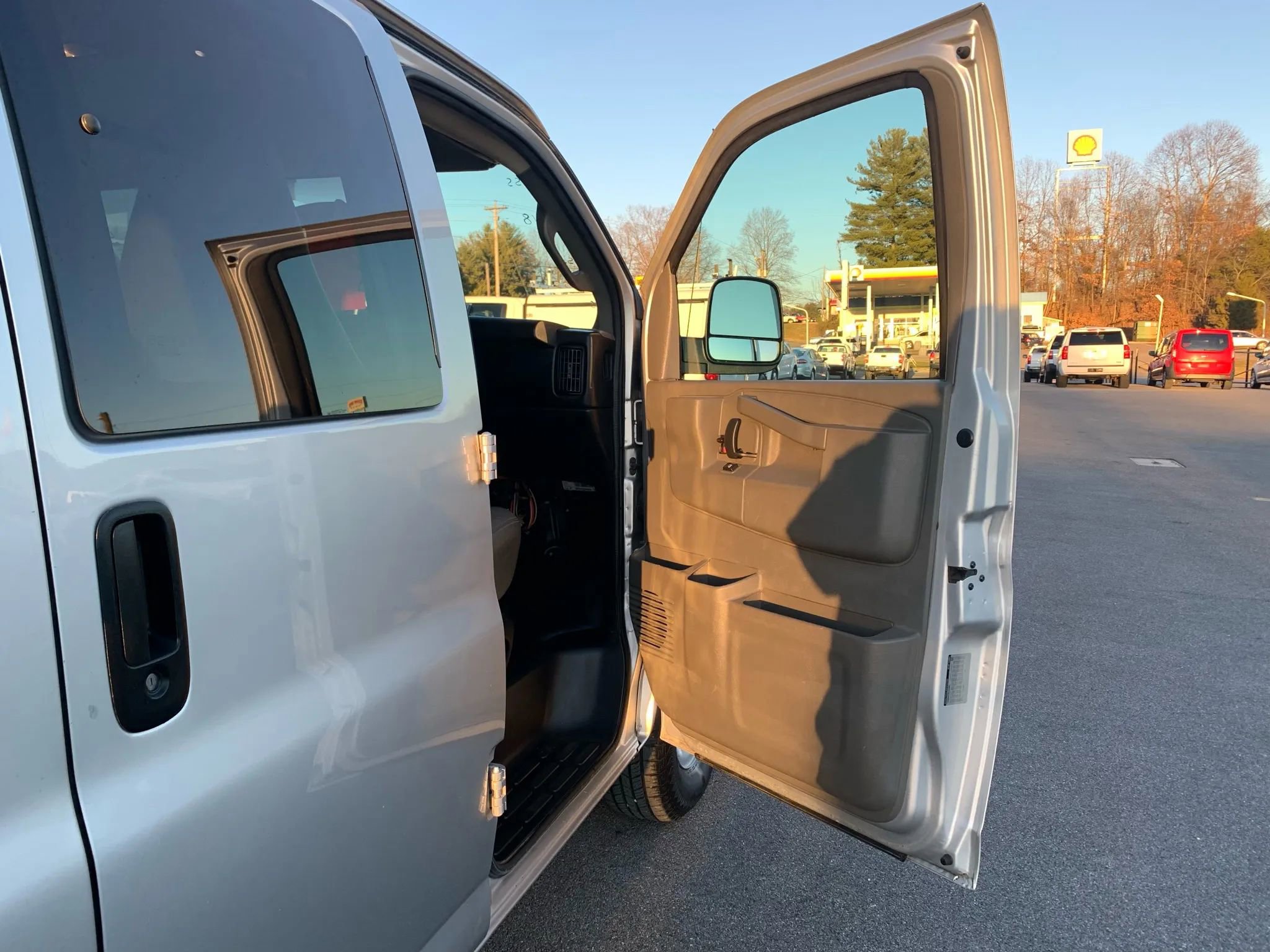 Used 2016 Chevrolet Express 3500 LS w/ Chrome Appearance Package image 21