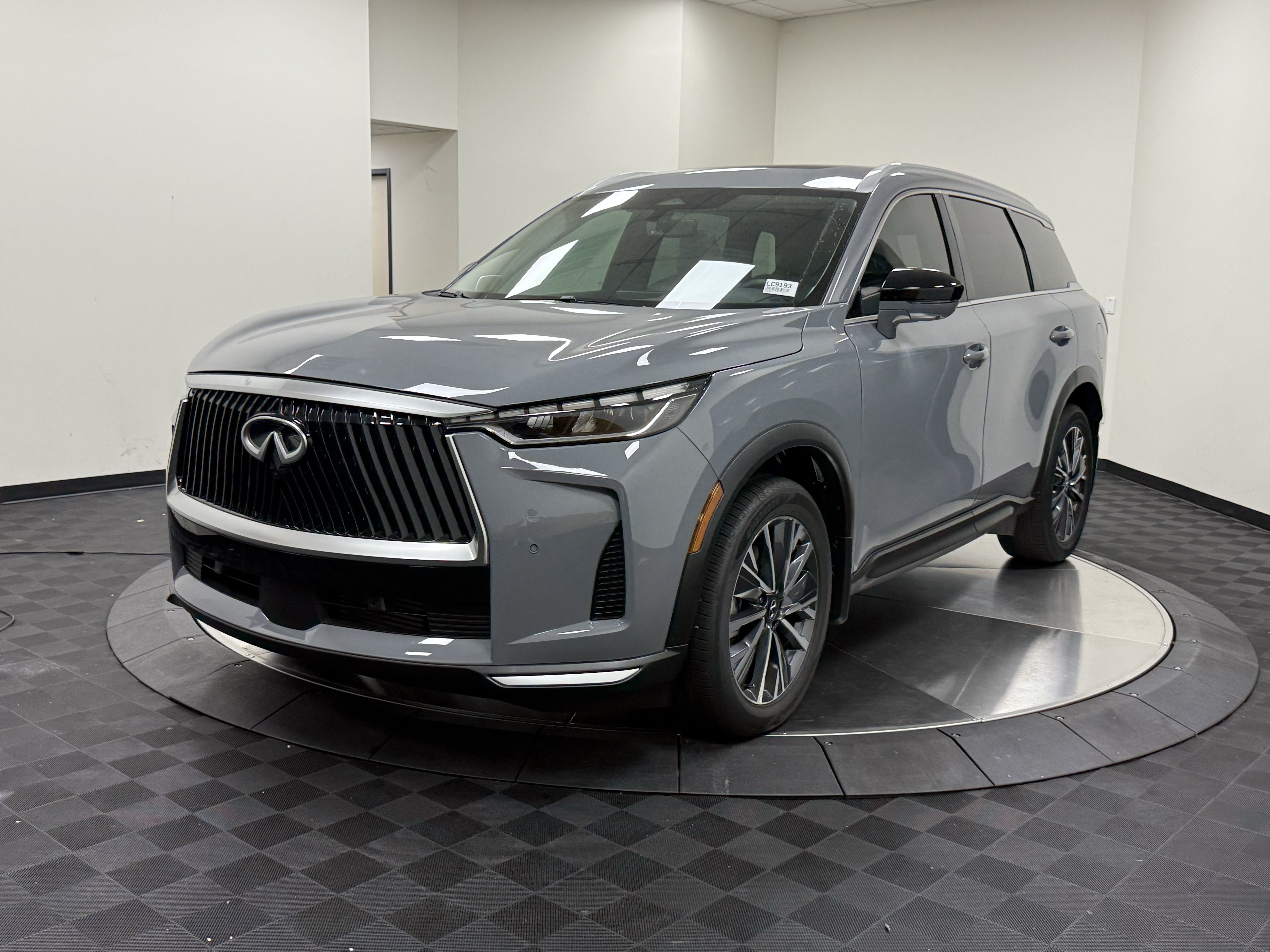 Certified 2027 INFINITI QX60 Luxe w/ Cargo Package FWD image 3
