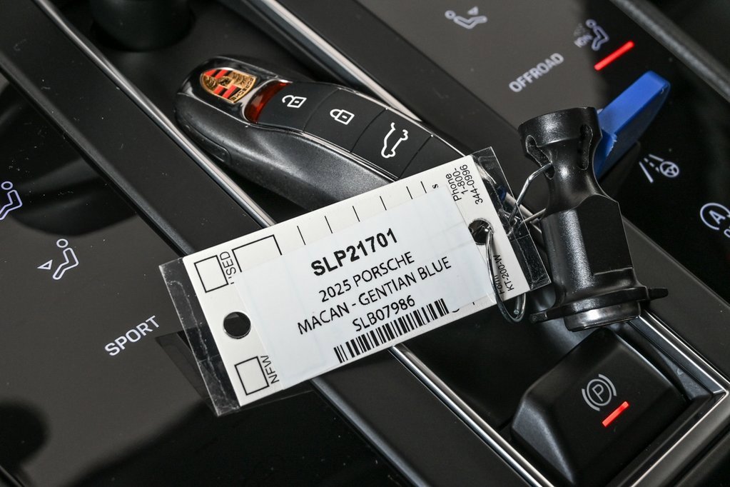Used 2025 Porsche Macan image 18