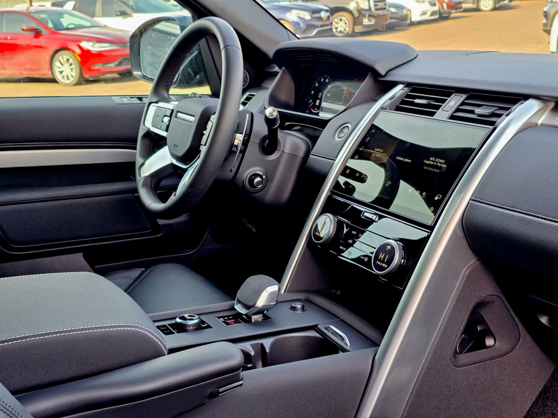 Used 2025 Land Rover Discovery Dynamic SE AWD/4WD image 25