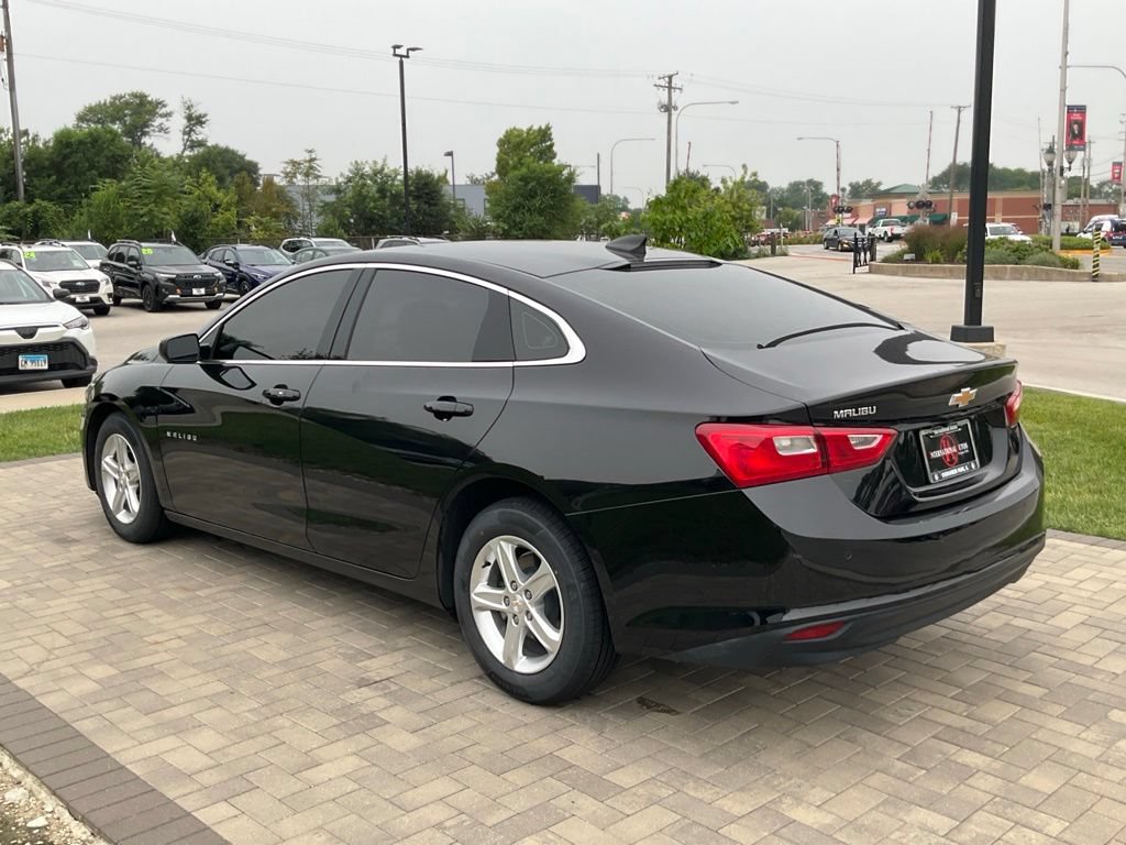 Used 2025 Chevrolet Malibu LS FWD image 2