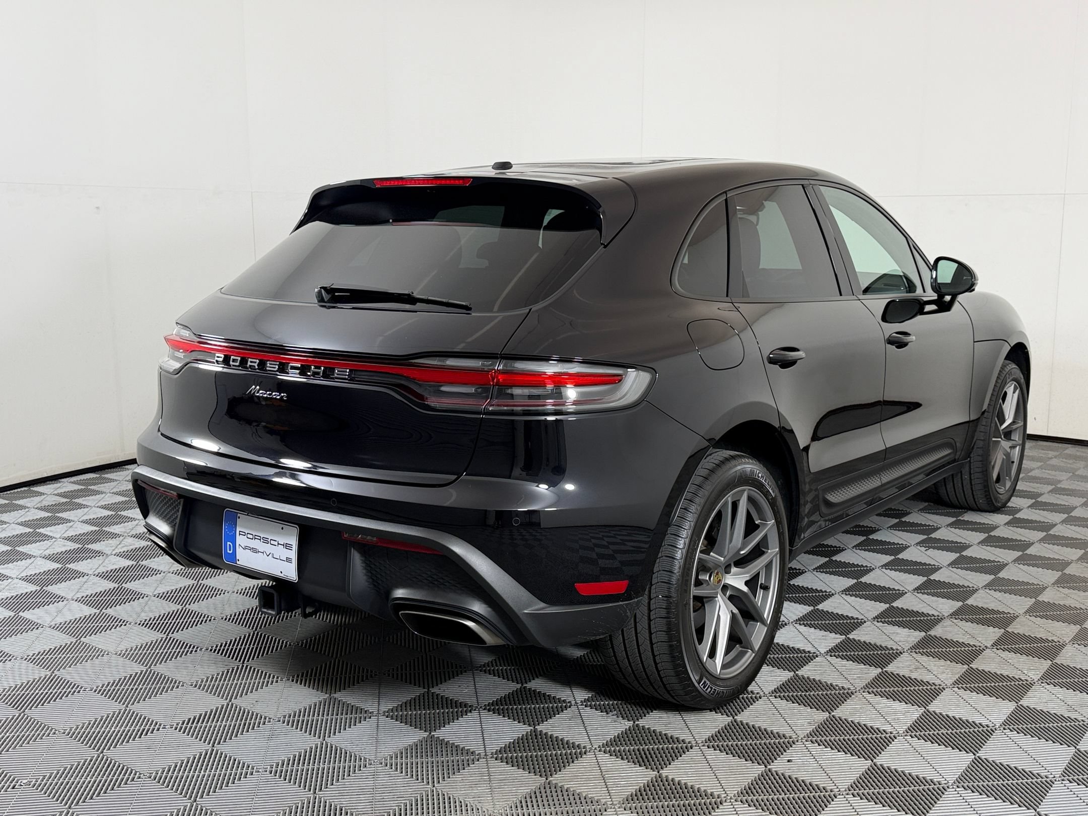 Used 2026 Porsche Macan AWD/4WD image 10