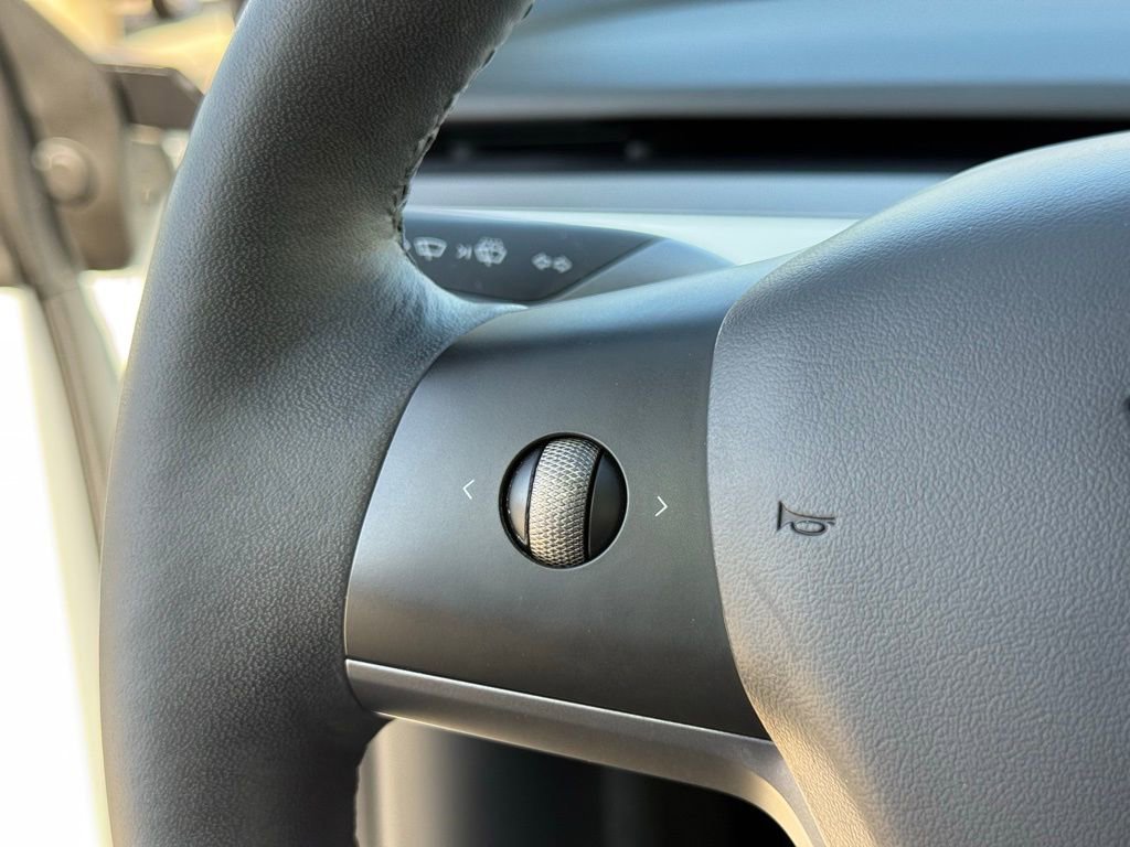 Used 2023 Tesla Model Y Long Range image 11