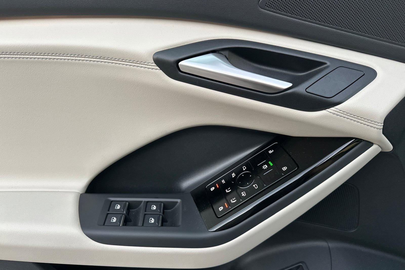 New 2025 Audi Q6 e-tron Premium image 10