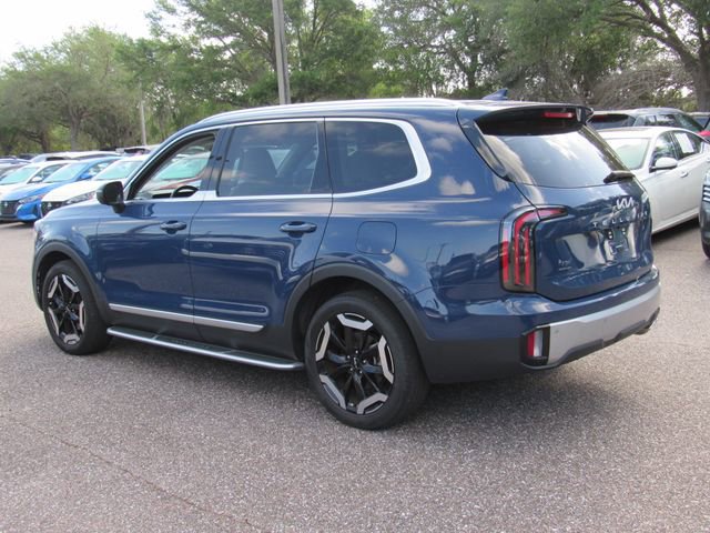 Used 2023 Kia Telluride EX w/ EX Captain's Chair Package image 7