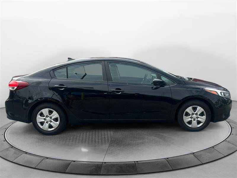 Used 2017 Kia Forte LX image 6