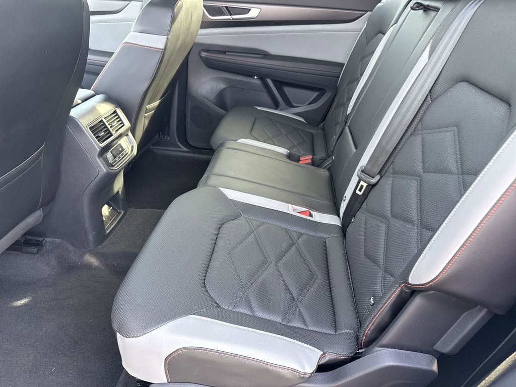 Certified 2024 Volkswagen Atlas Peak Edition SEL AWD/4WD image 28