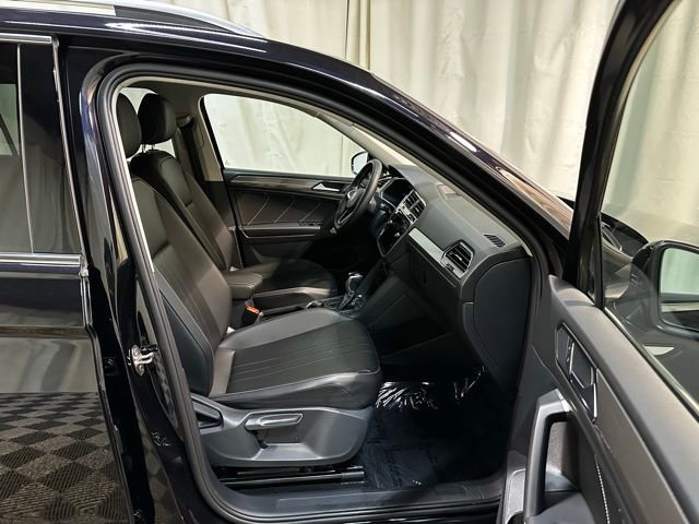 Certified 2022 Volkswagen Tiguan SE image 33