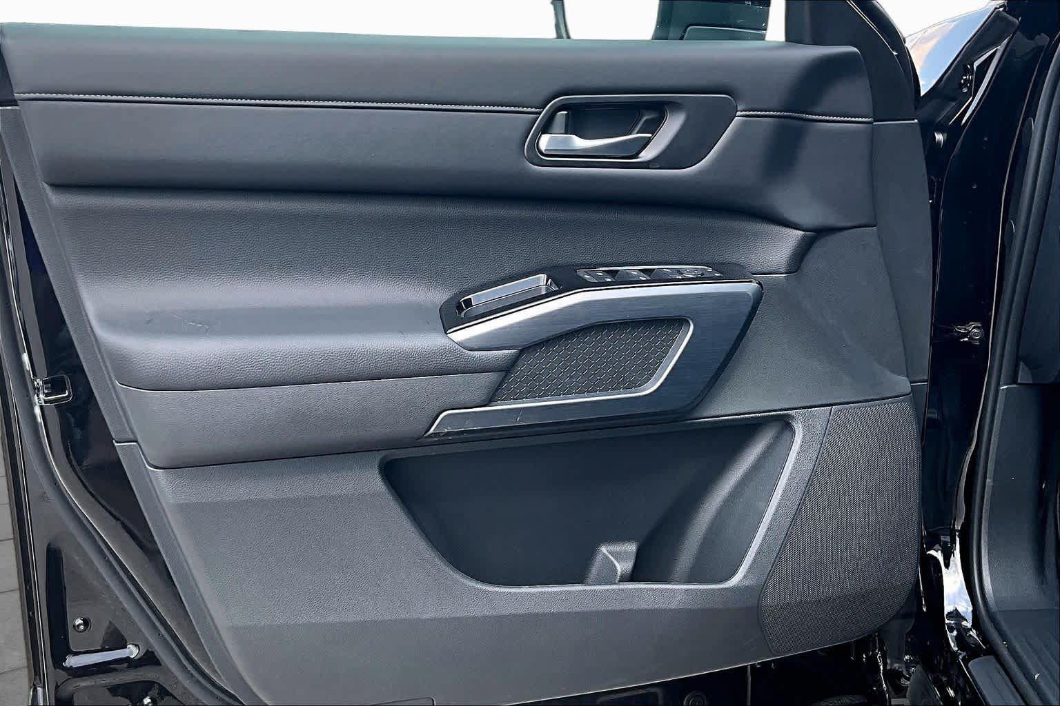 New 2026 Nissan Pathfinder SL FWD image 10
