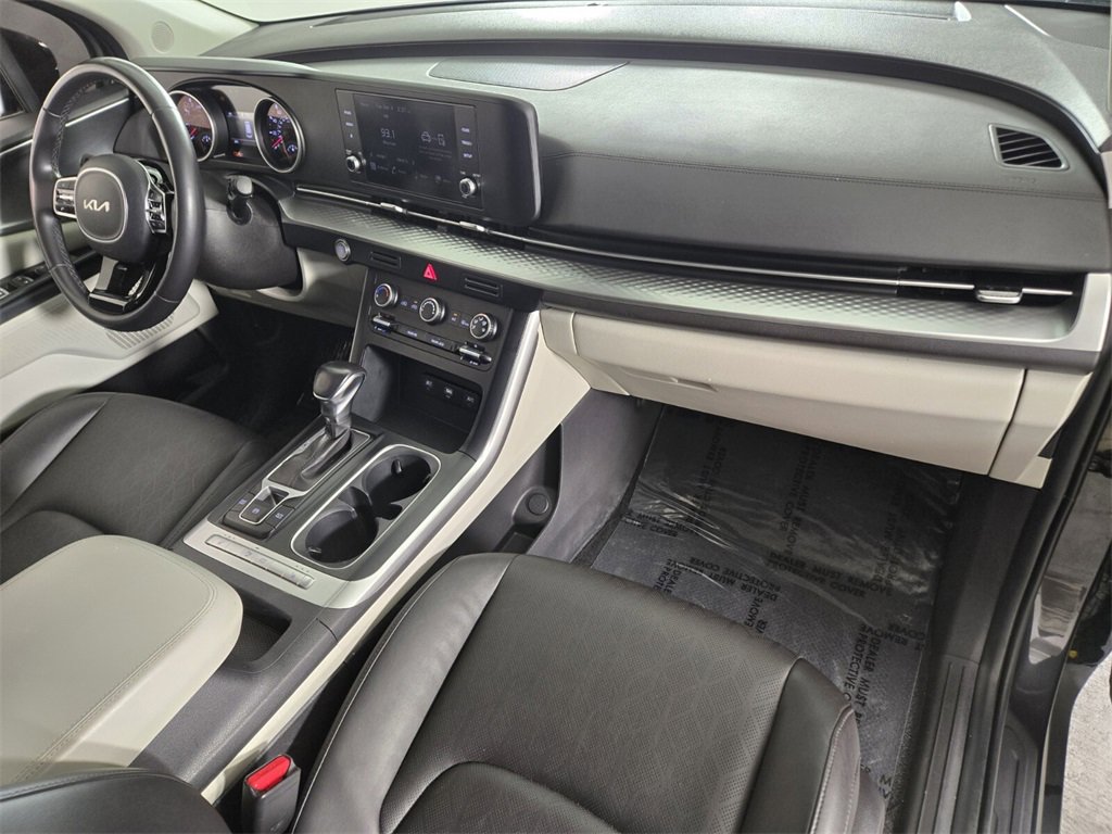 Used 2024 Kia Carnival LX image 21