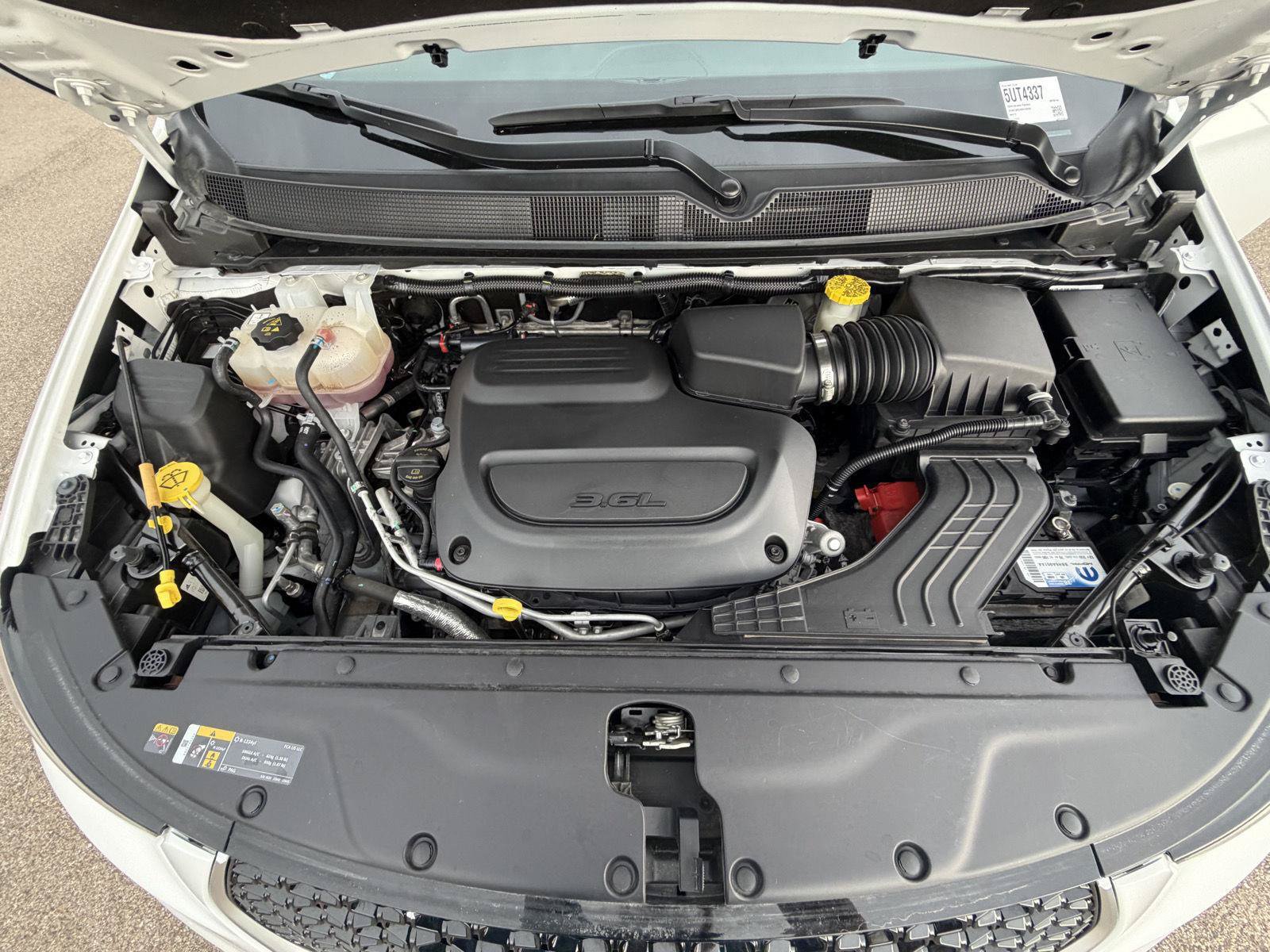 Certified 2024 Chrysler Pacifica Pinnacle AWD/4WD image 23