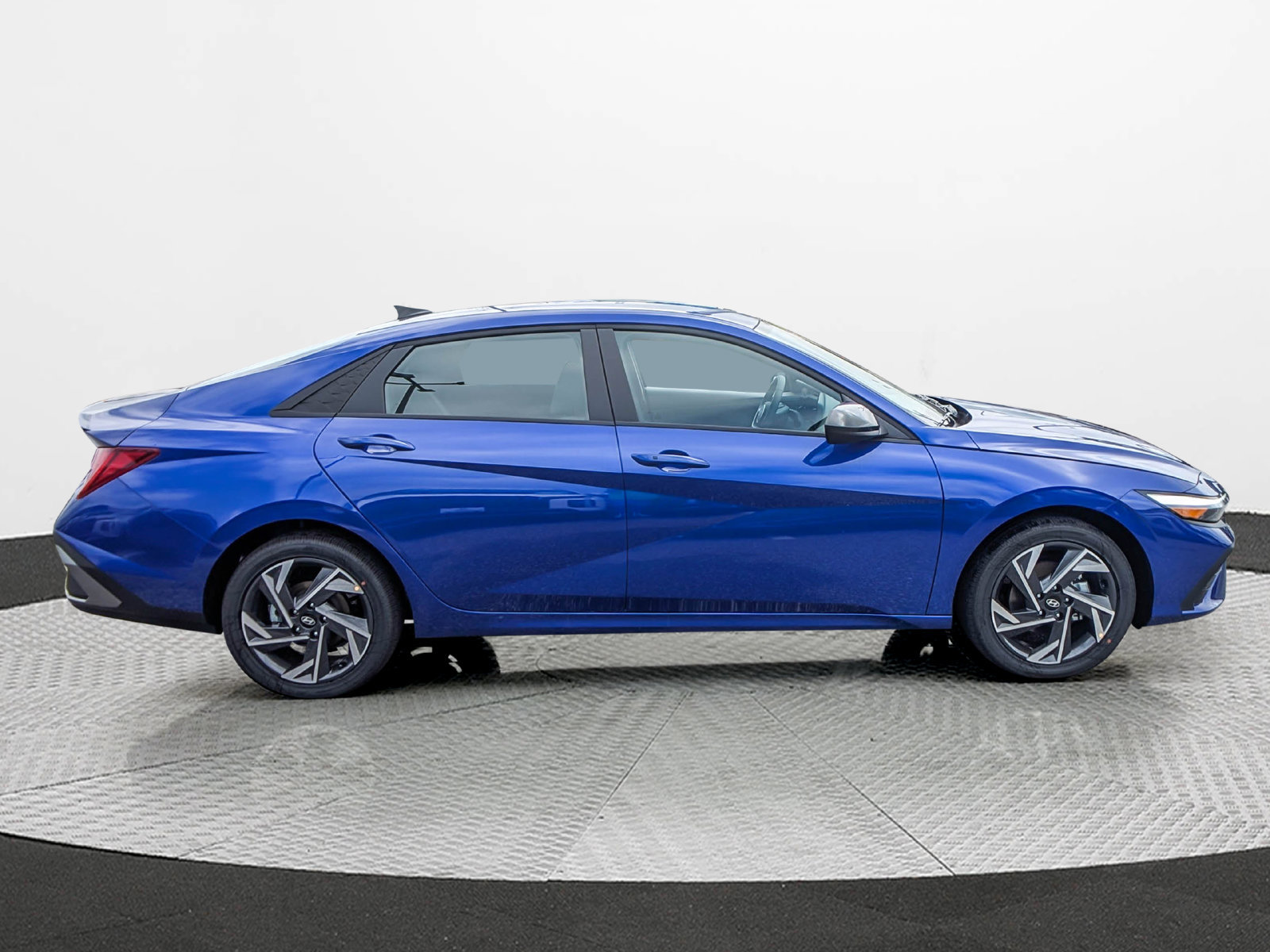Used 2025 Hyundai Elantra SEL FWD image 7