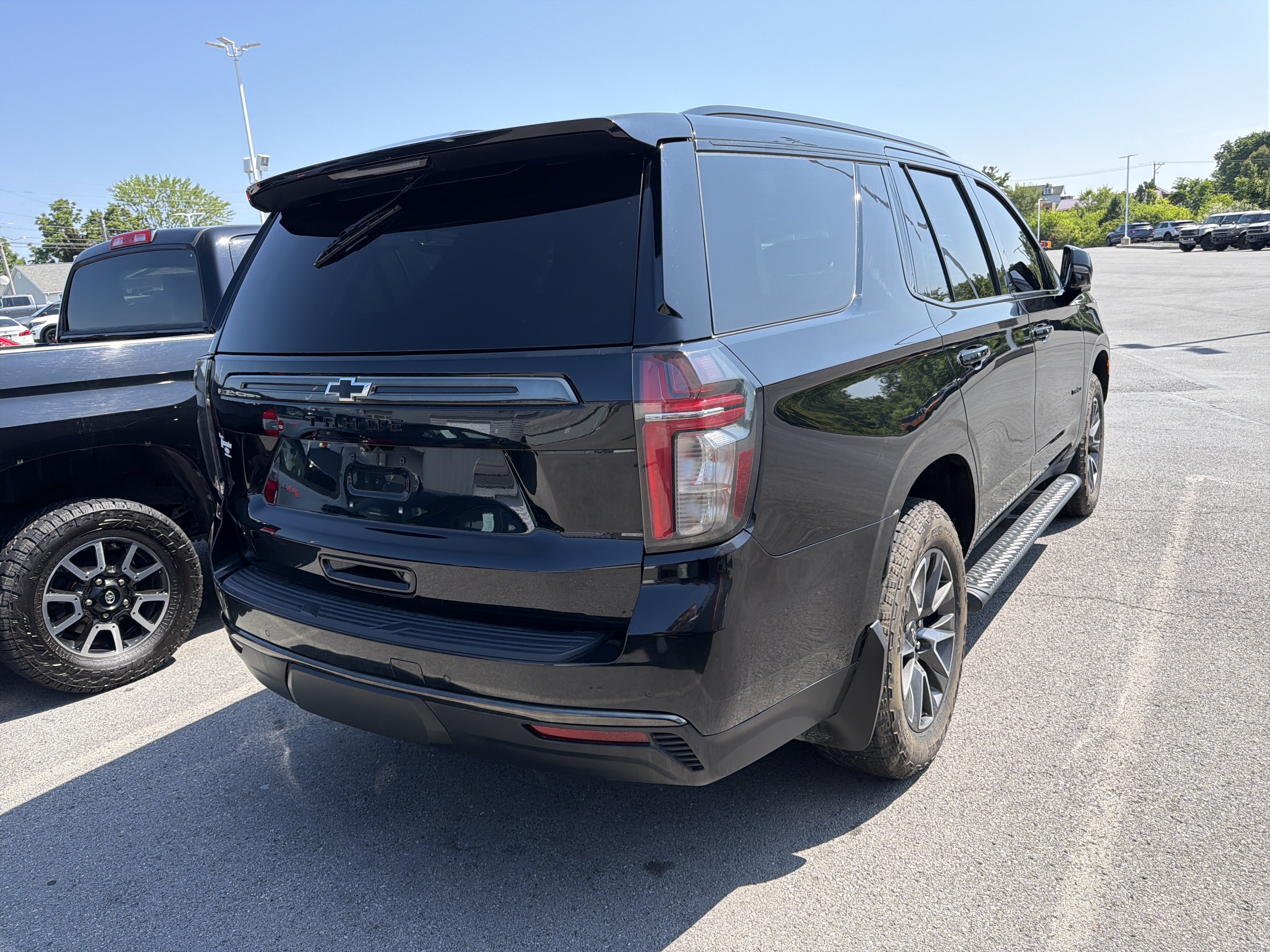 Used 2021 Chevrolet Tahoe Z71 w/ Z71 Signature Package AWD/4WD image 36