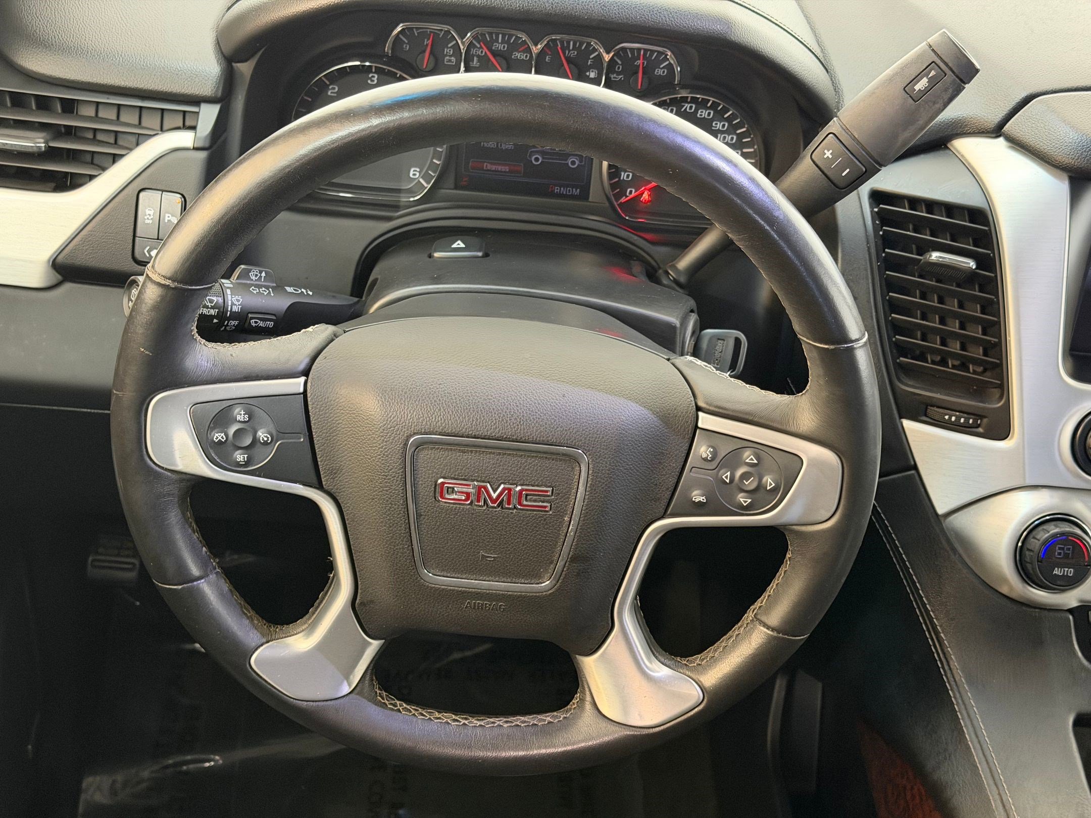 Used 2015 GMC Yukon SLE w/ Convenience Package image 16