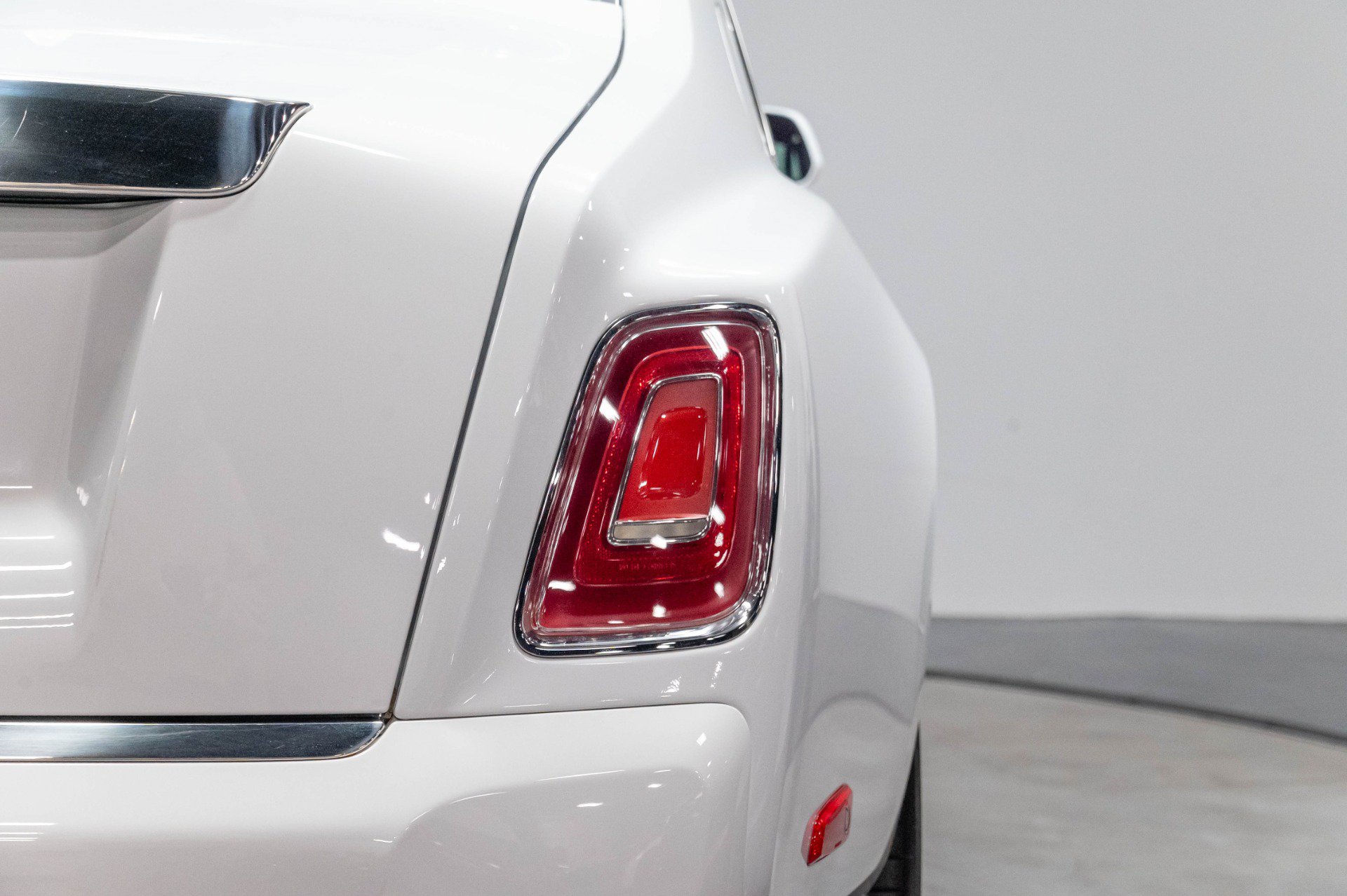 Used 2019 Rolls-Royce Phantom Sedan RWD image 60