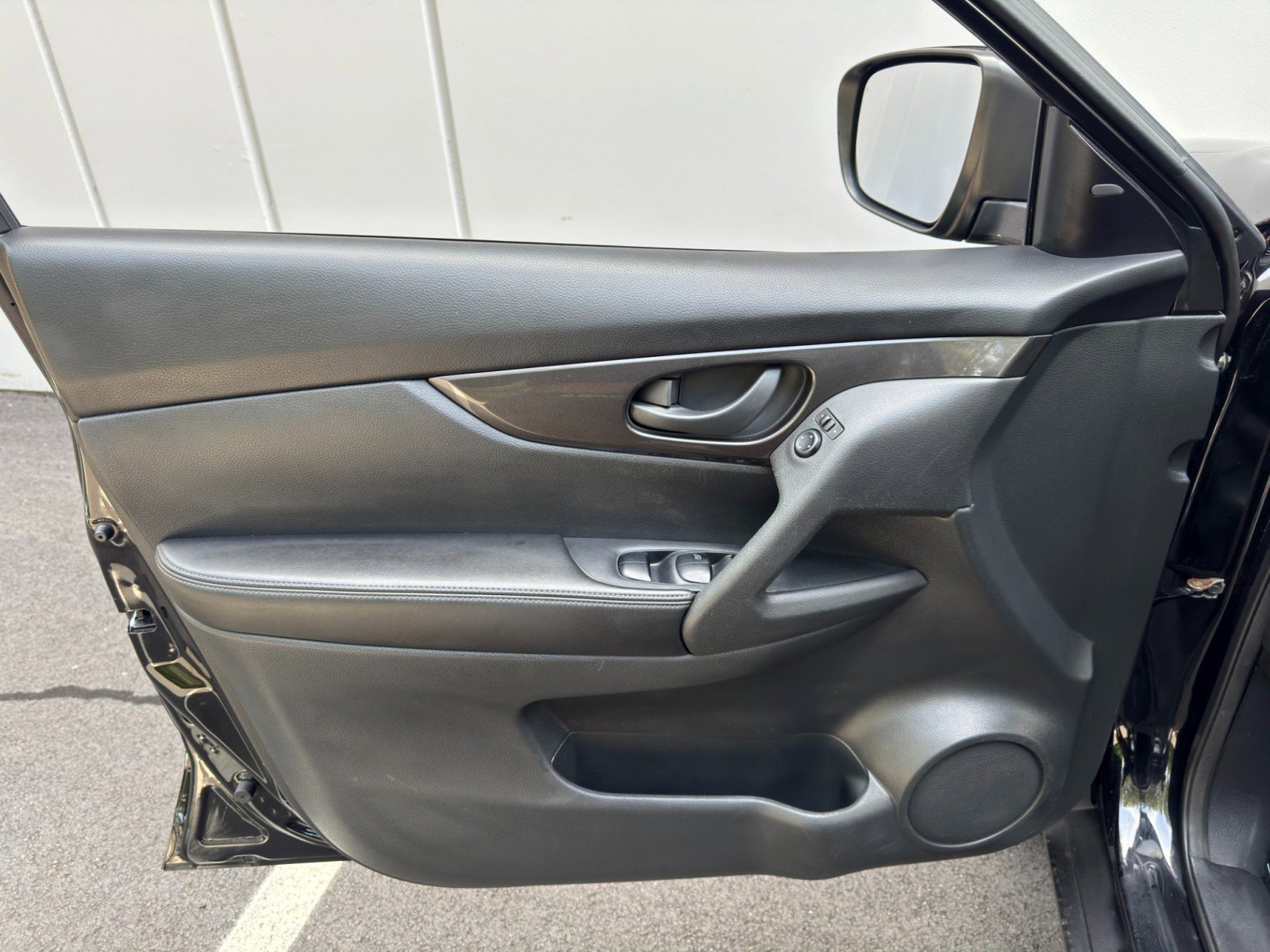 Used 2019 Nissan Rogue S FWD image 35