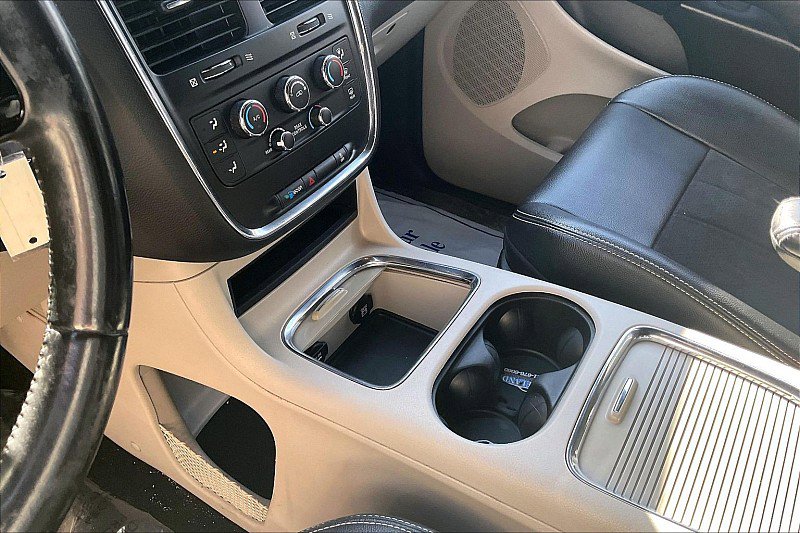 Used 2020 Dodge Grand Caravan SXT image 16