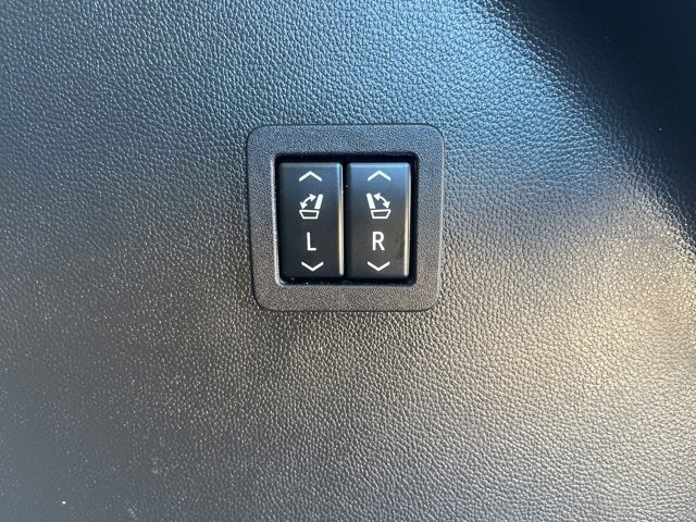 Used 2023 Buick Enclave Avenir w/ Avenir Technology Package image 9