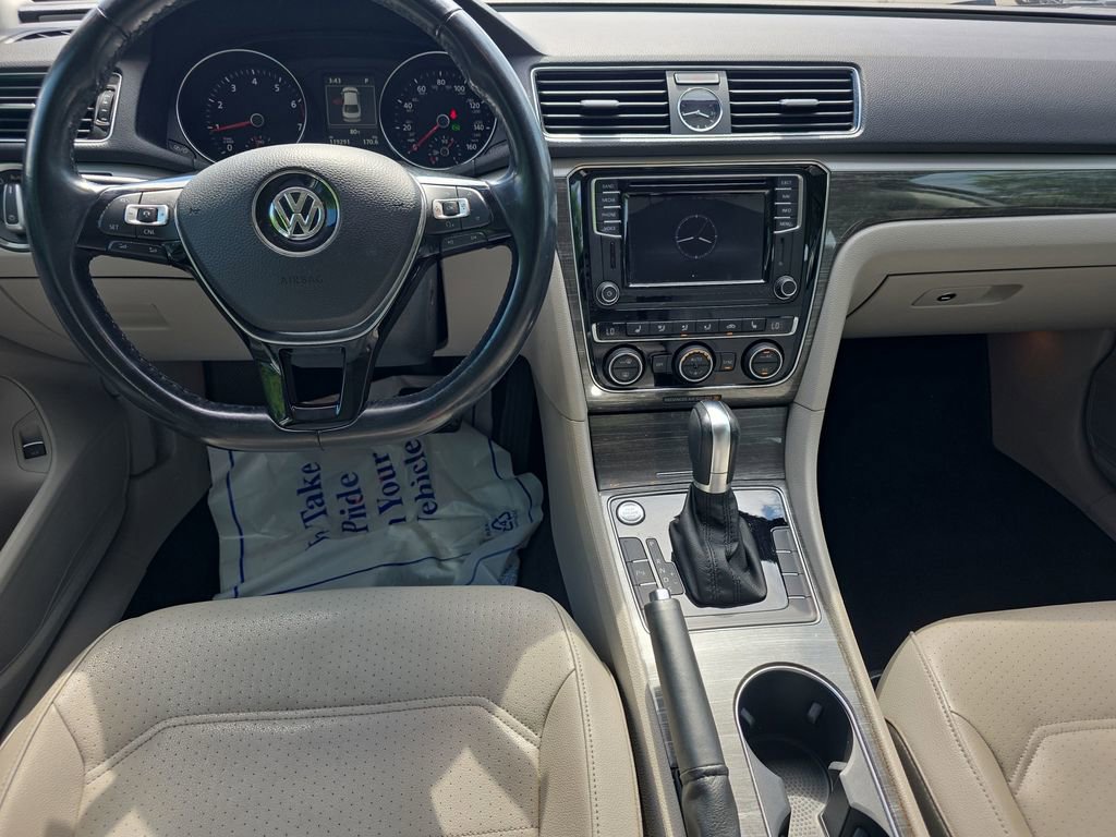 Used 2017 Volkswagen Passat 1.8T SE FWD image 18