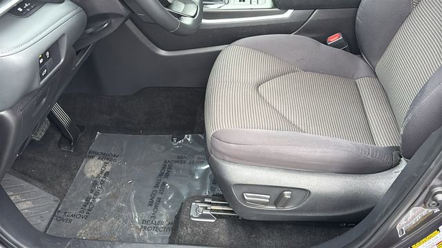 Used 2025 Toyota Highlander LE image 28