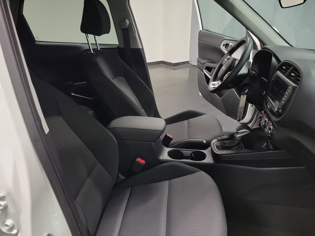 Used 2025 Kia Soul S FWD image 21
