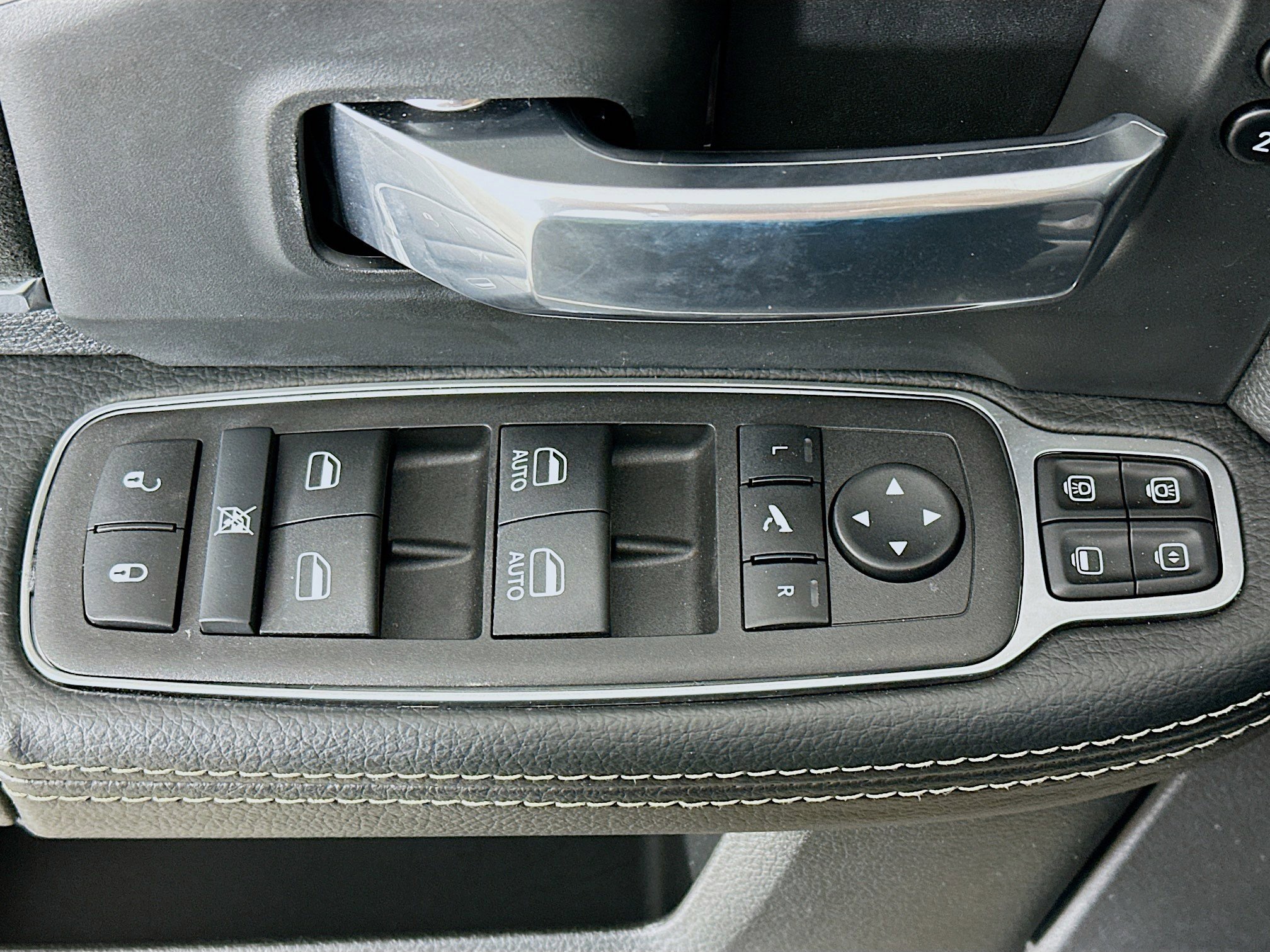 Used 2024 RAM 2500 Laramie w/ Safety Group image 15