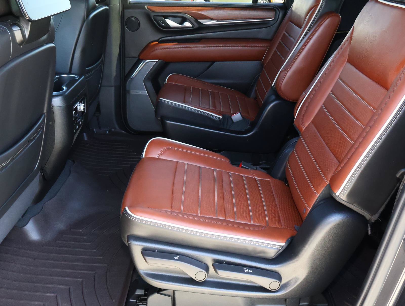 Used 2024 GMC Yukon XL Denali Ultimate AWD/4WD image 27