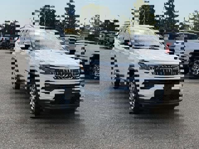 Used 2022 Jeep Compass Latitude w/ Sun and Sound Group image 4
