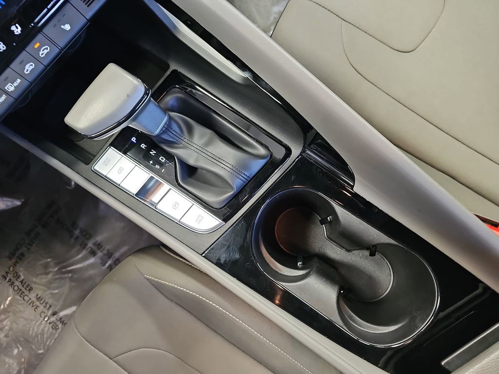 Used 2025 Hyundai Elantra SEL image 23