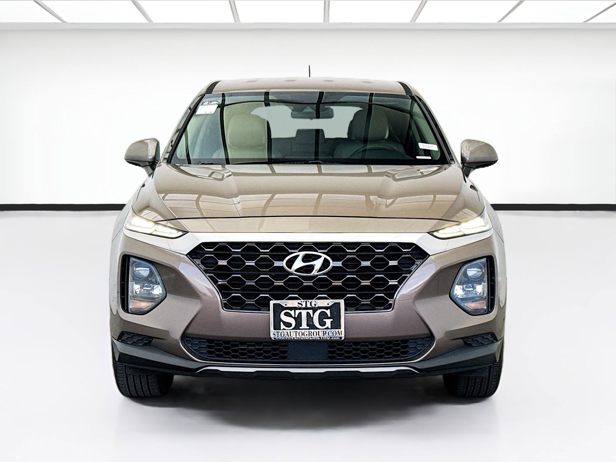 Used 2020 Hyundai Santa Fe SE FWD image 2