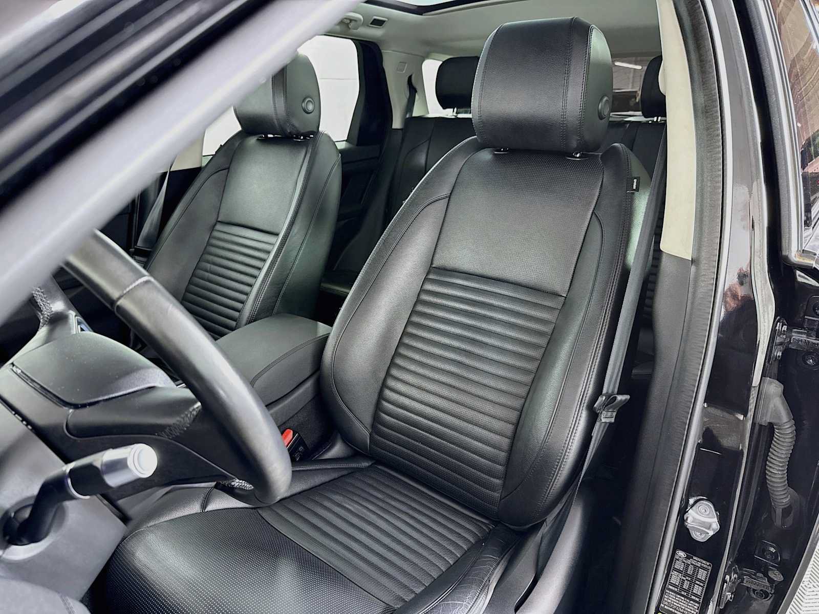 Used 2021 Land Rover Discovery Sport SE AWD/4WD image 10