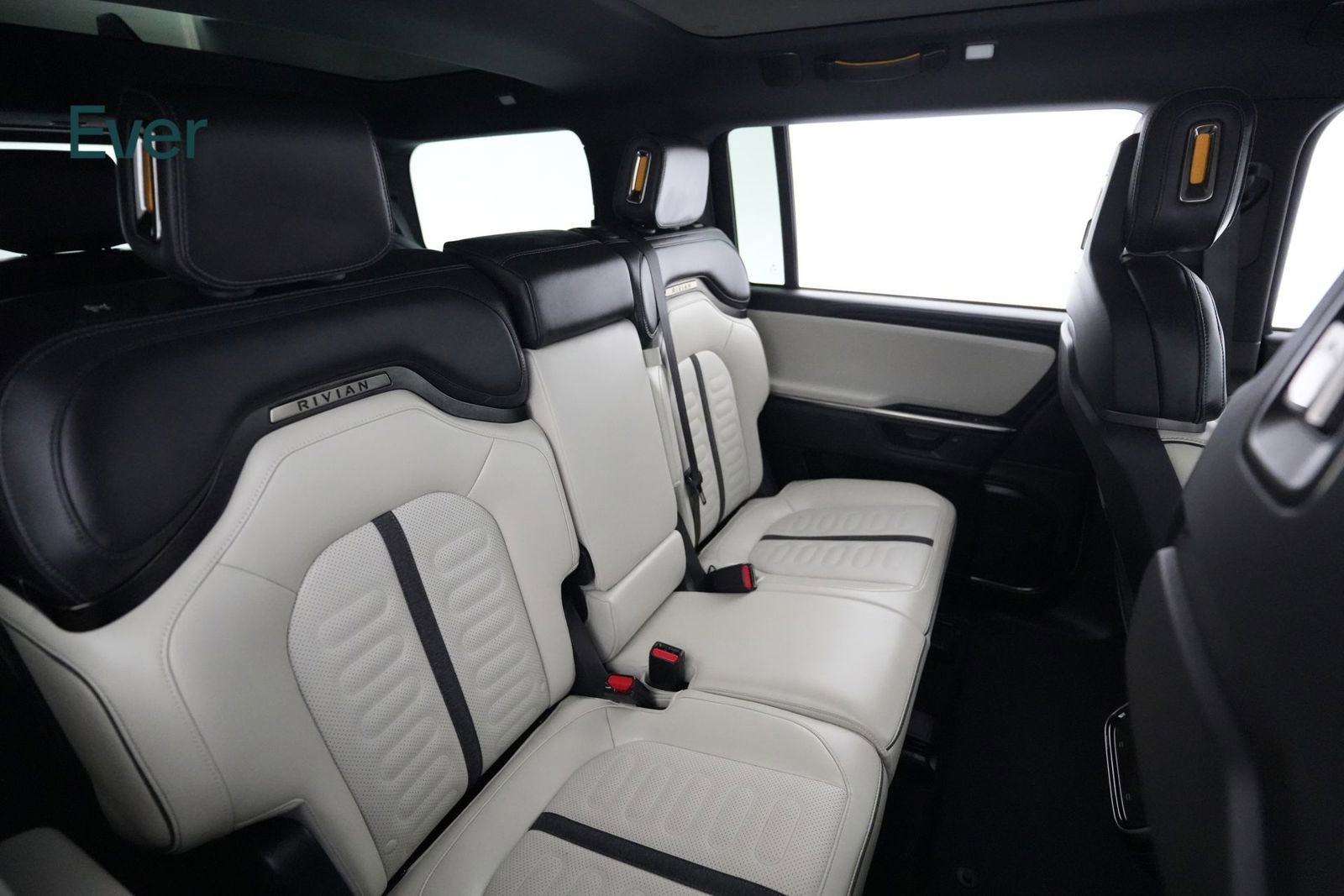 Used 2025 Rivian R1S Adventure AWD/4WD image 5
