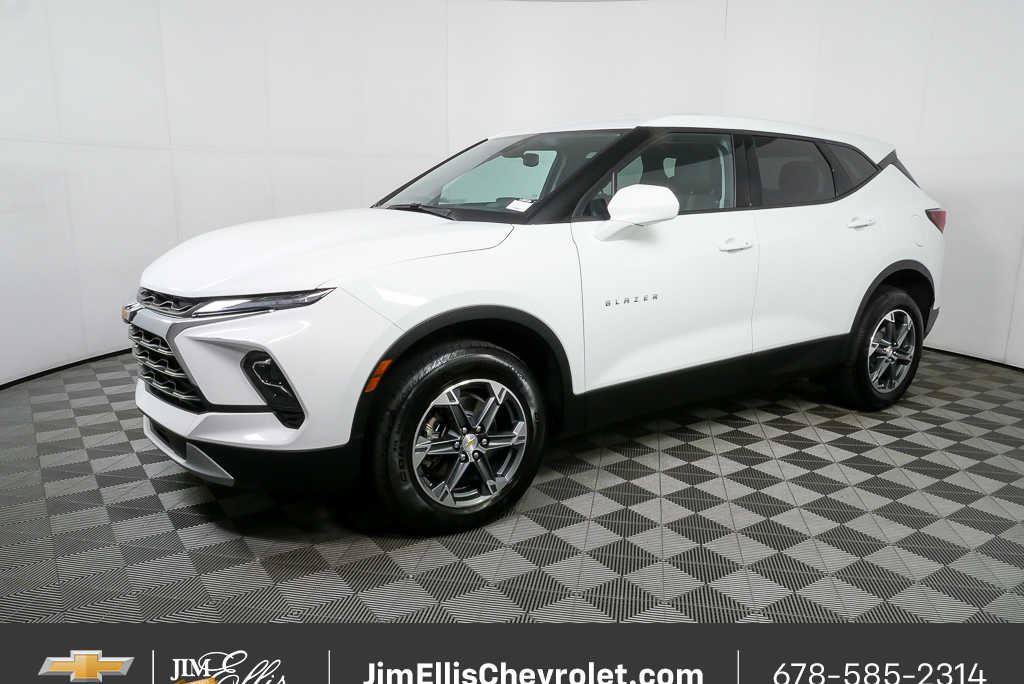 Certified 2025 Chevrolet Blazer LT FWD image 2