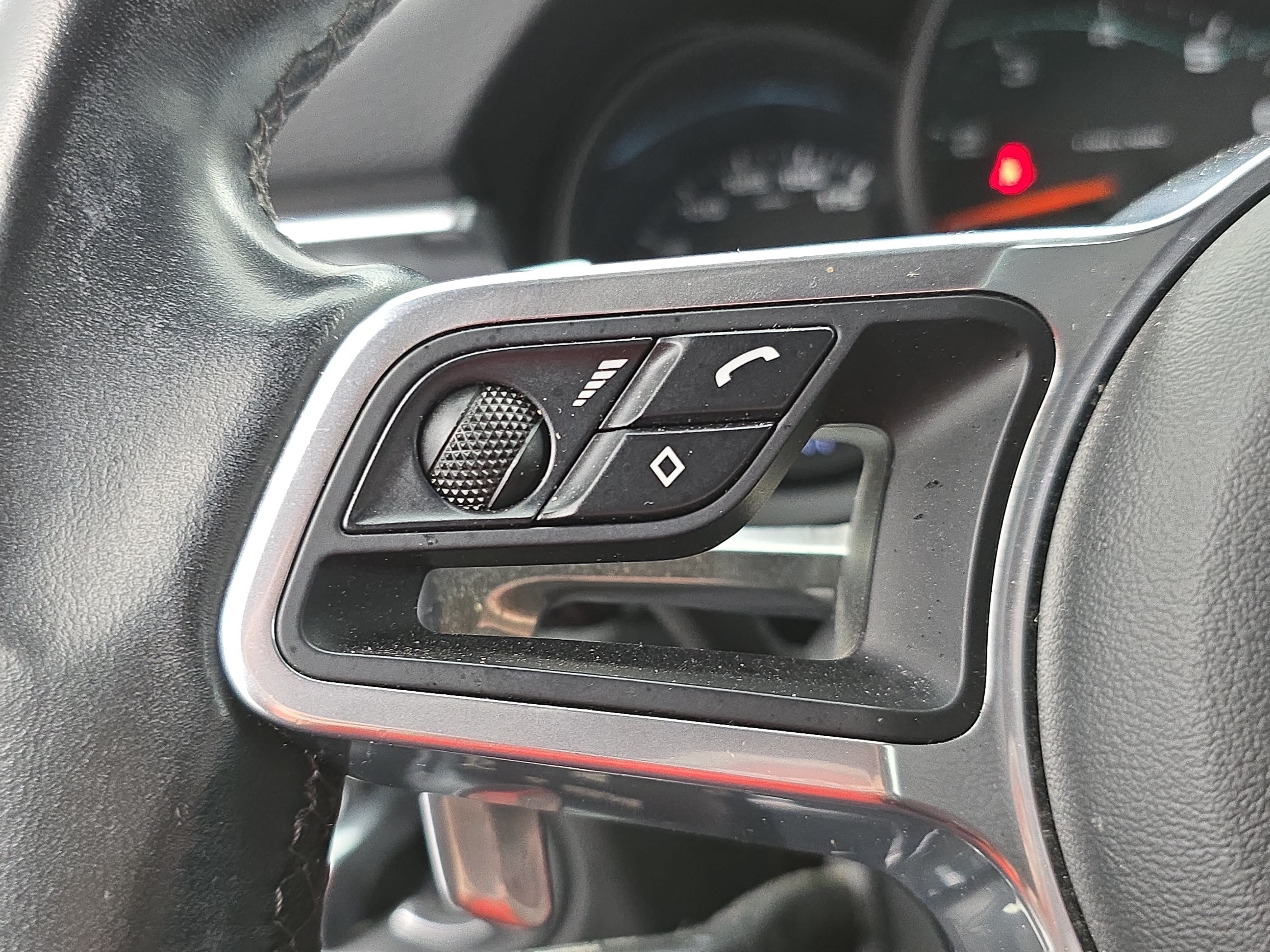 Used 2021 Porsche Macan AWD/4WD image 17